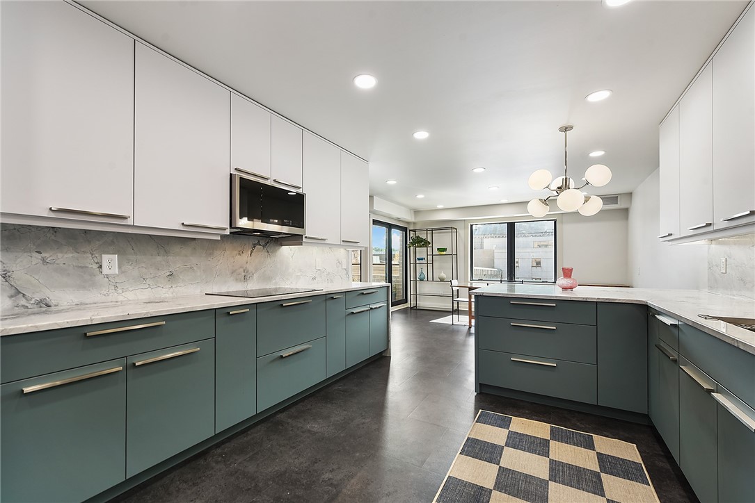 307 S Dithridge St 212