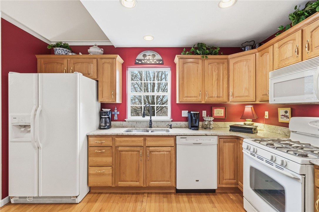 6855 Stephanie Ct