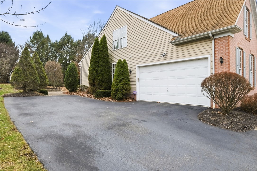 6855 Stephanie Ct