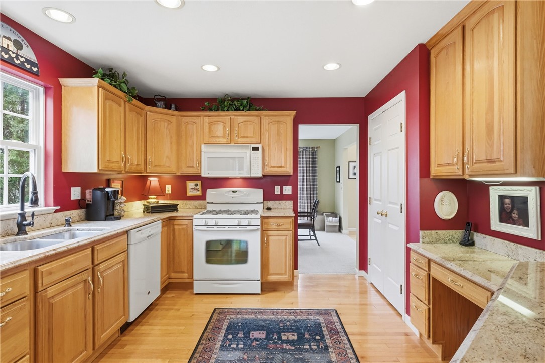 6855 Stephanie Ct