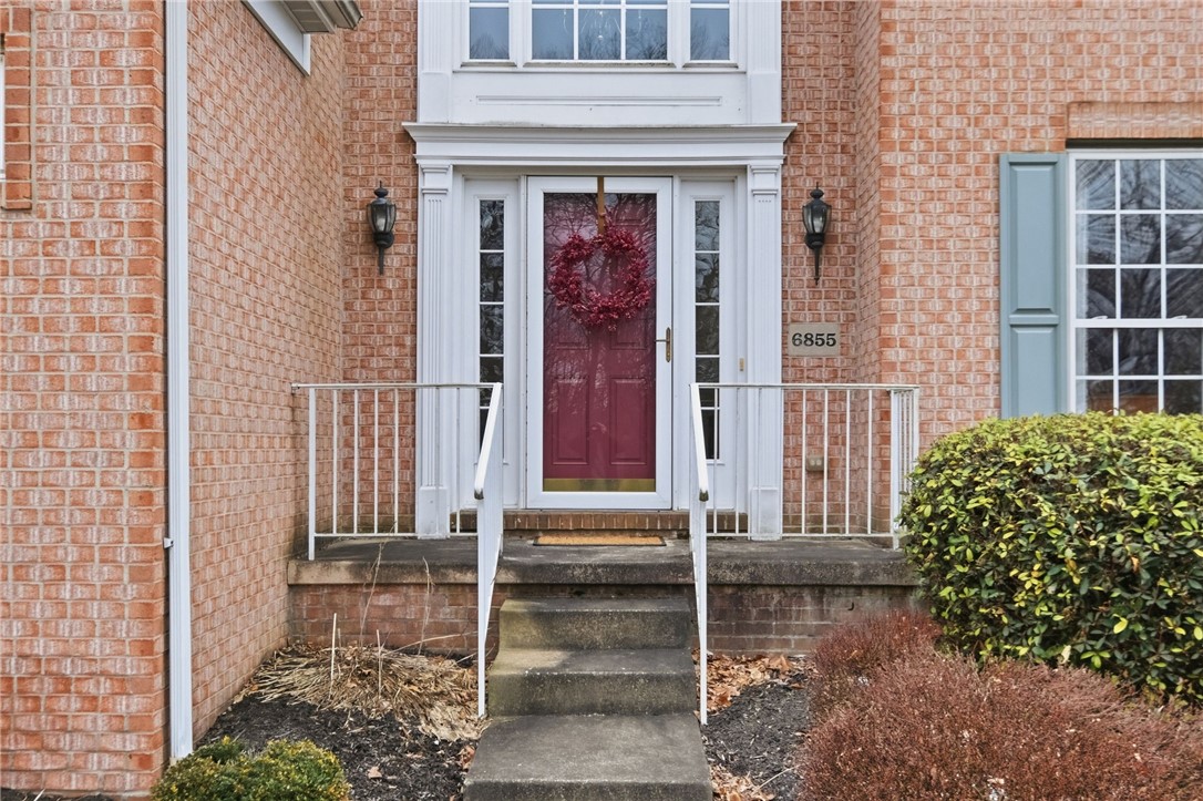 6855 Stephanie Ct