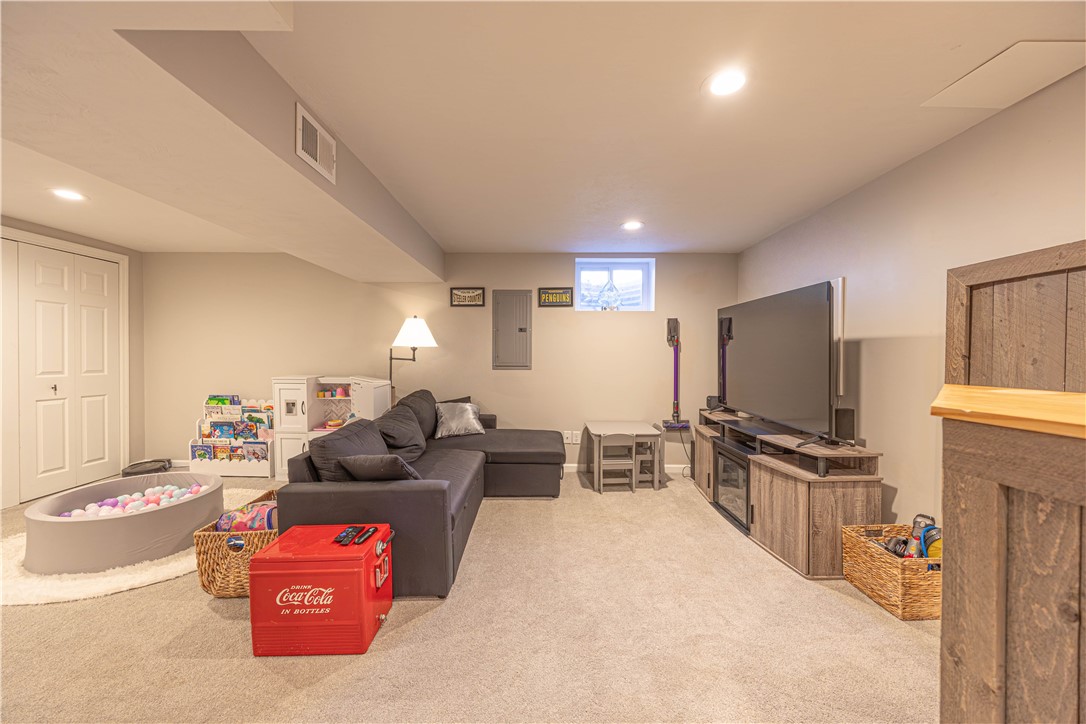 4863 Hialeah Dr