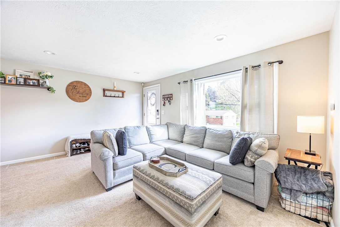 4863 Hialeah Dr