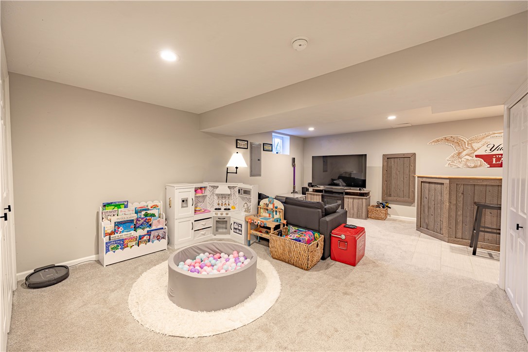 4863 Hialeah Dr