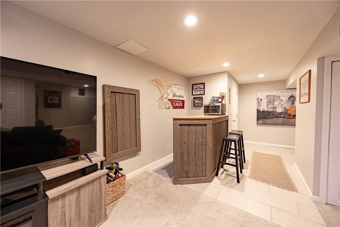 4863 Hialeah Dr