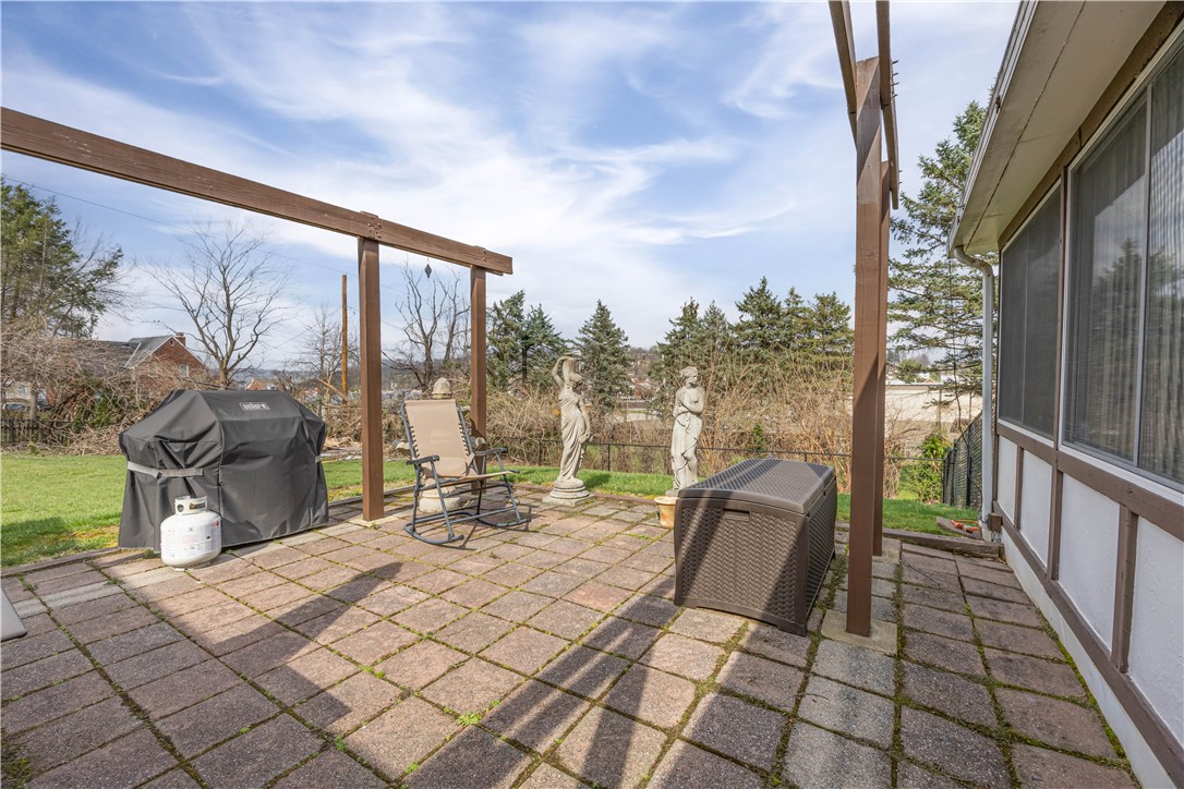 2339 Freeport Rd