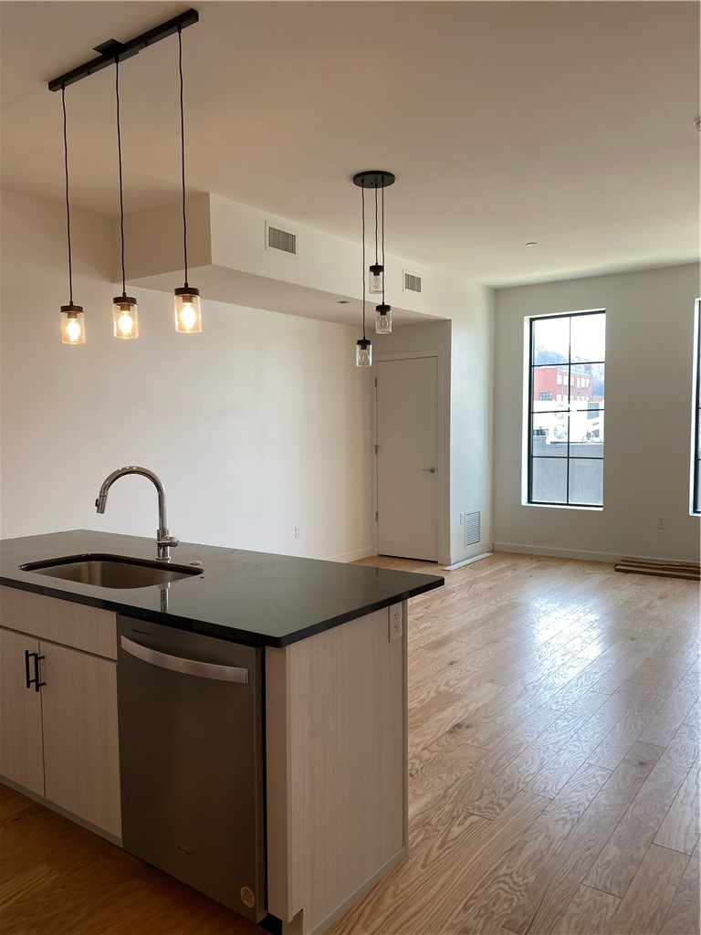 2635 Penn Avenue 306