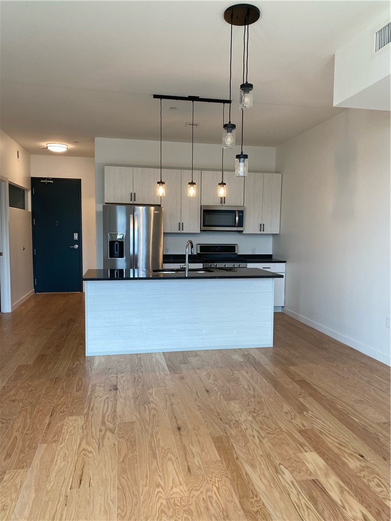 2635 Penn Avenue 306