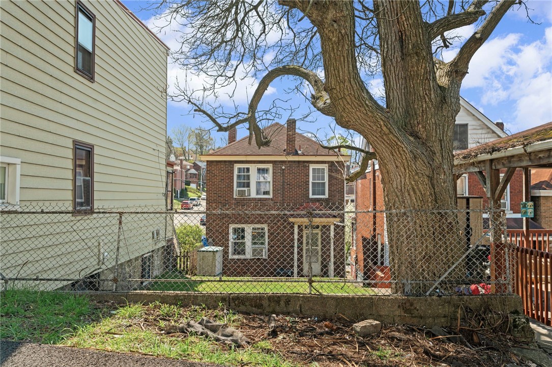 821 Greenfield Ave