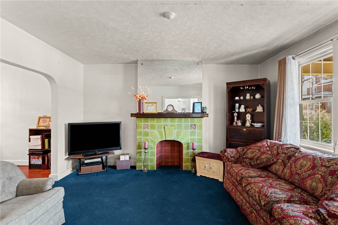 821 Greenfield Ave