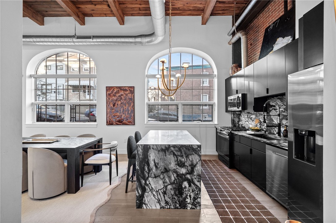 622 Gross St 106