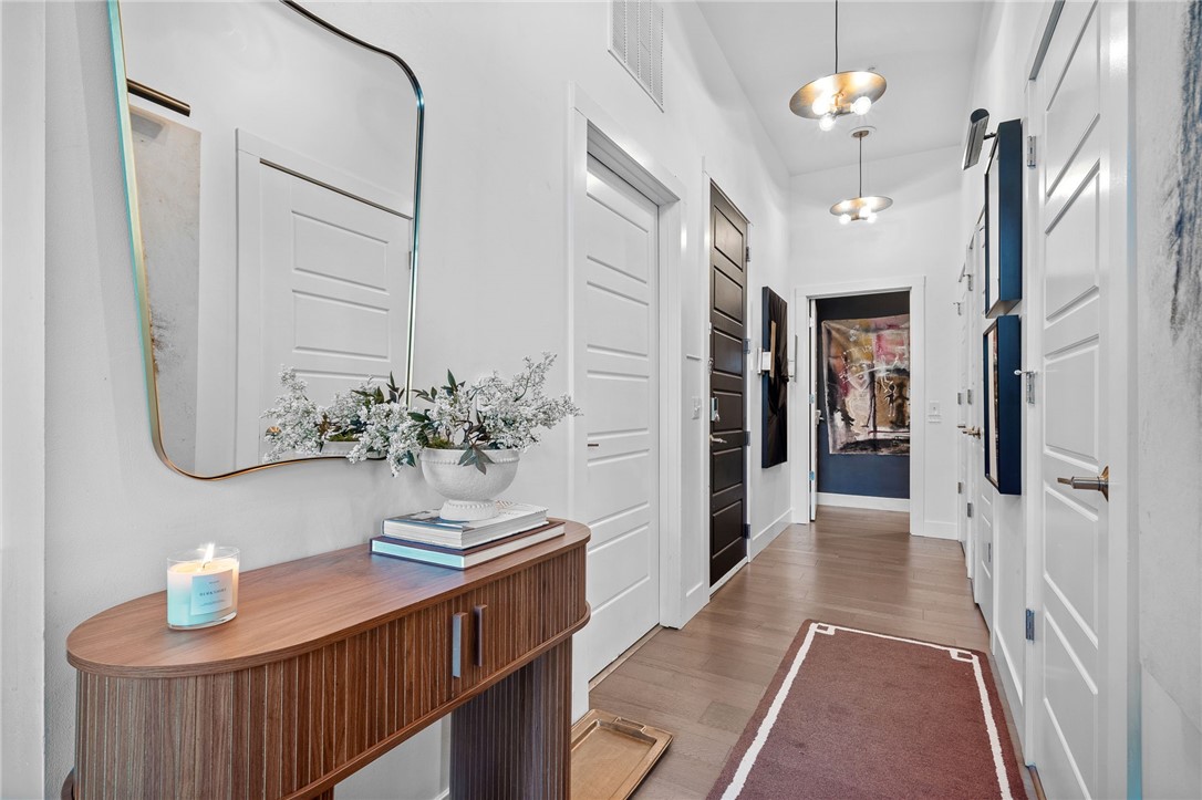 622 Gross St 106