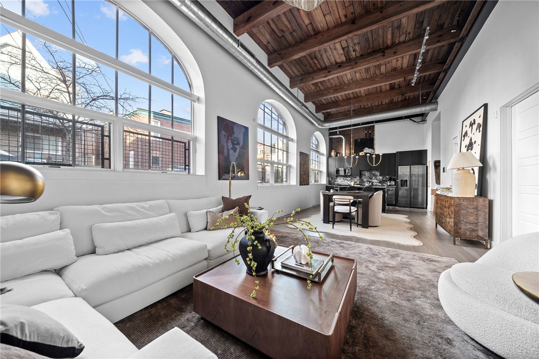 622 Gross St 106