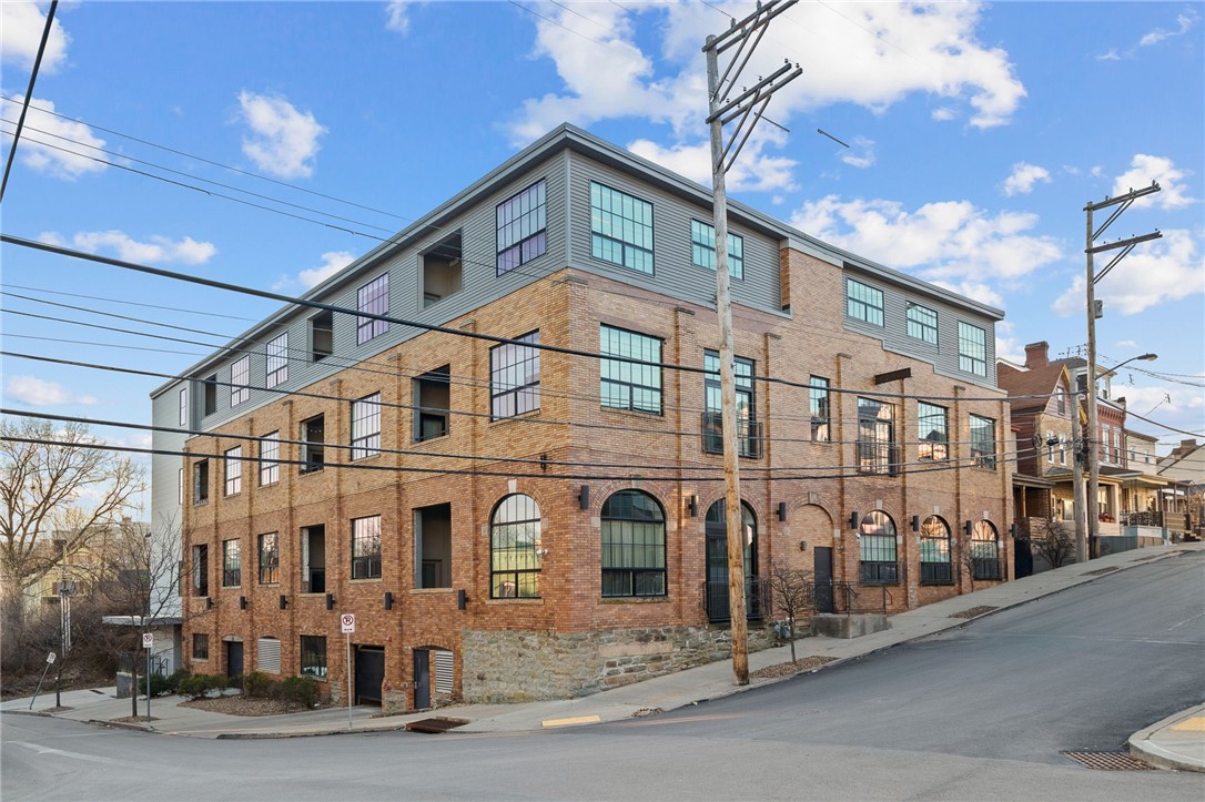 622 Gross St 106