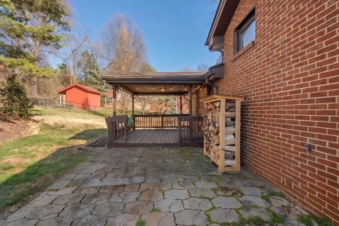 624 Fort Couch Rd