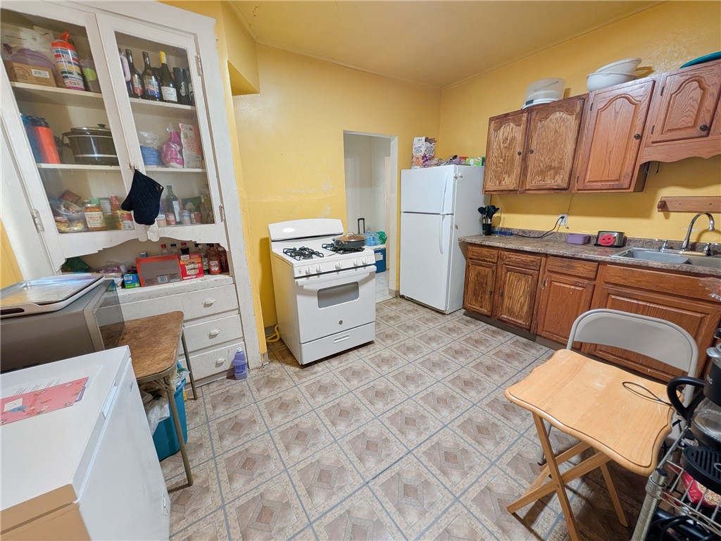 201 Comrie Ave