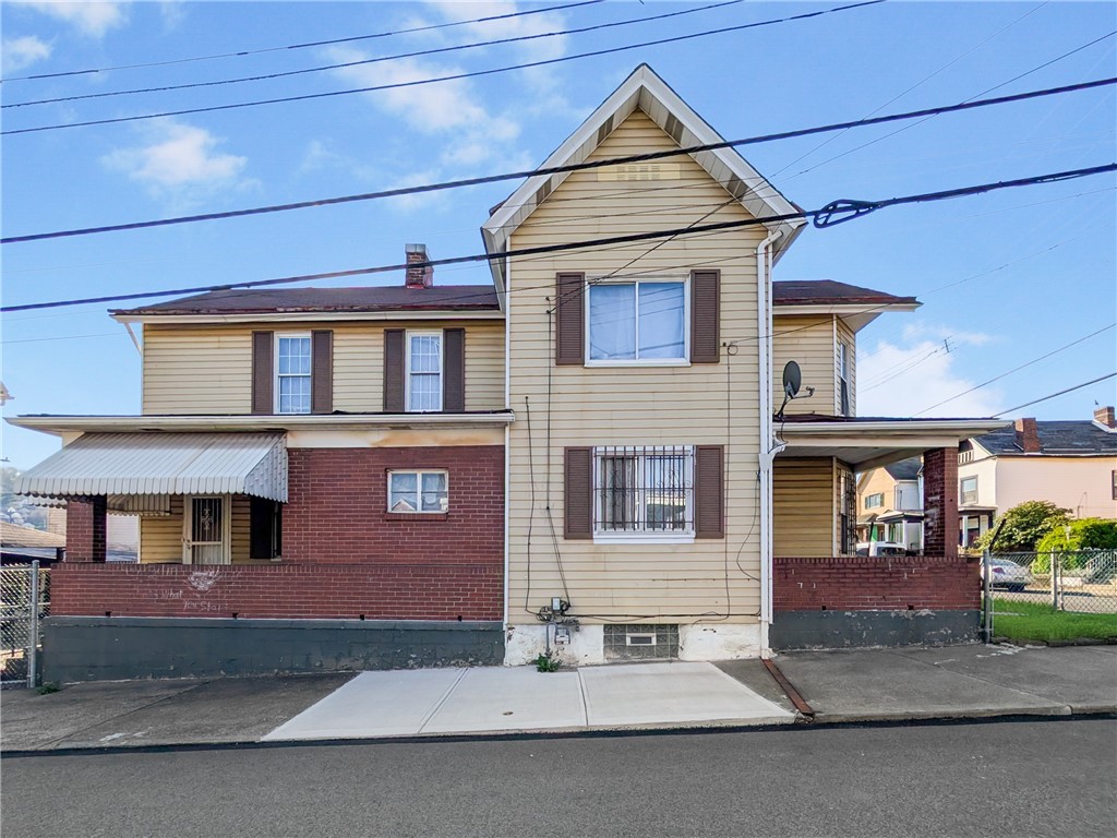 201 Comrie Ave