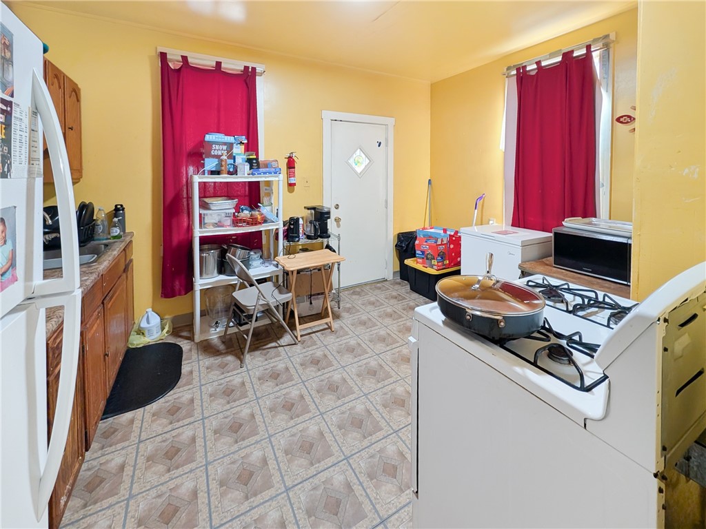 201 Comrie Ave