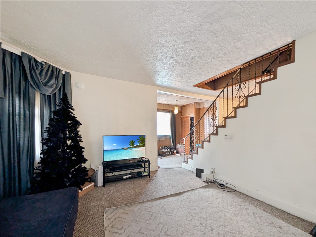 201 Comrie Ave