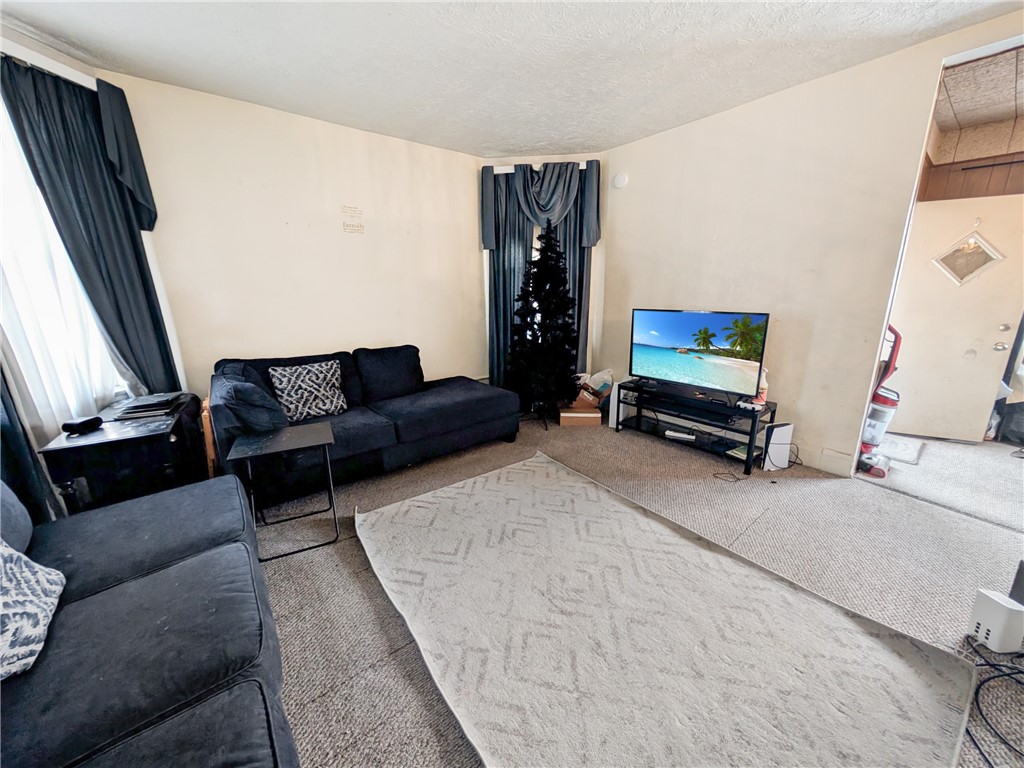 201 Comrie Ave