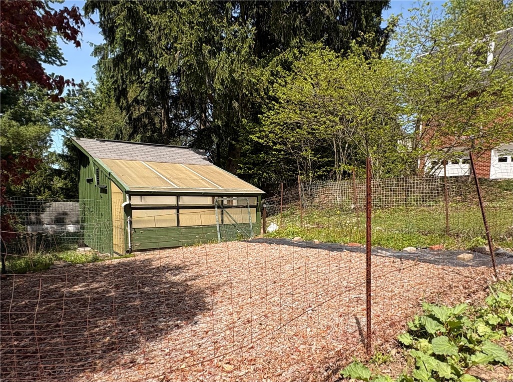 5122 Leroy Dr