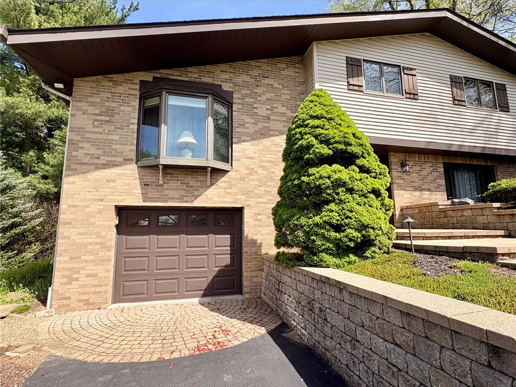 5122 Leroy Dr