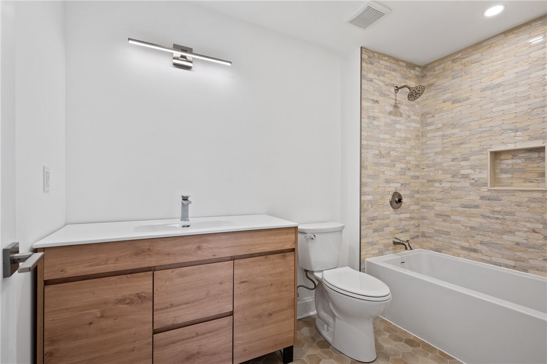 31 Collinwood Dr