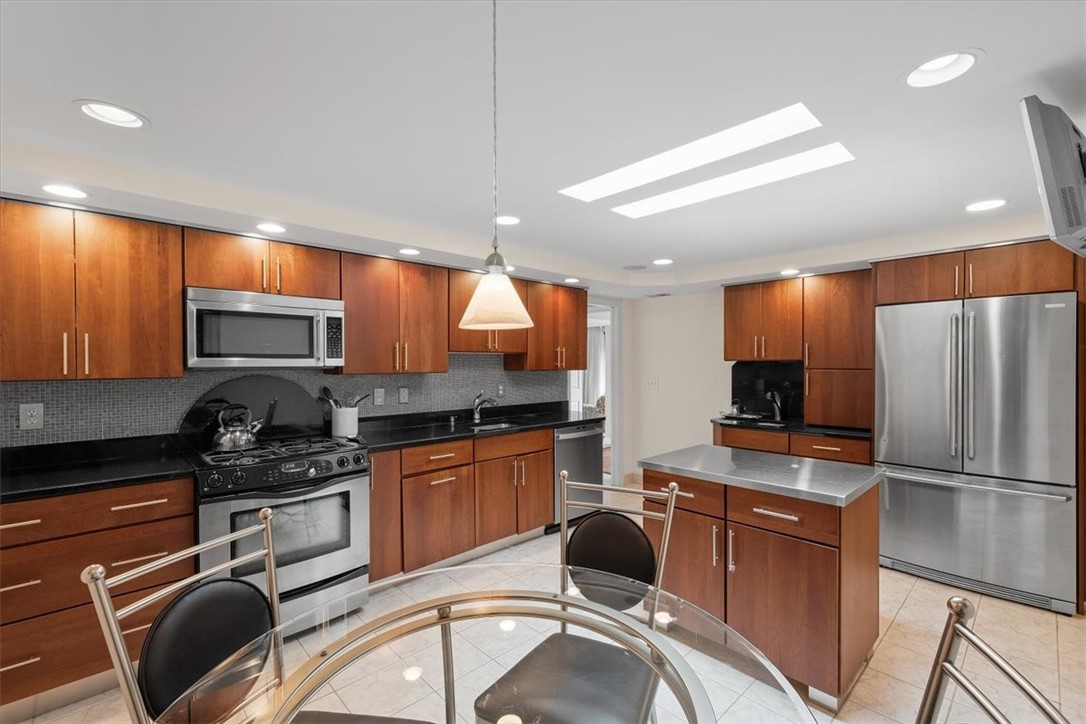 316 Beaver St. 402