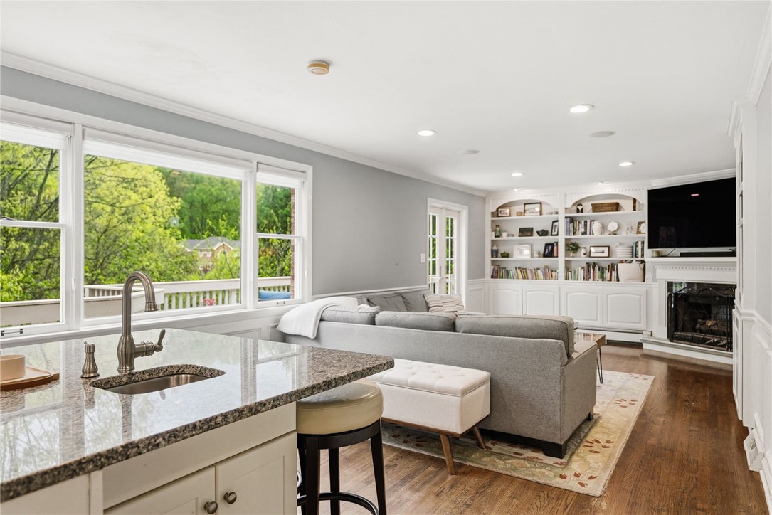 711 Woodland Dr
