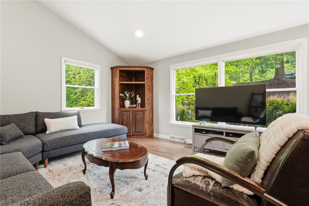 711 Woodland Dr
