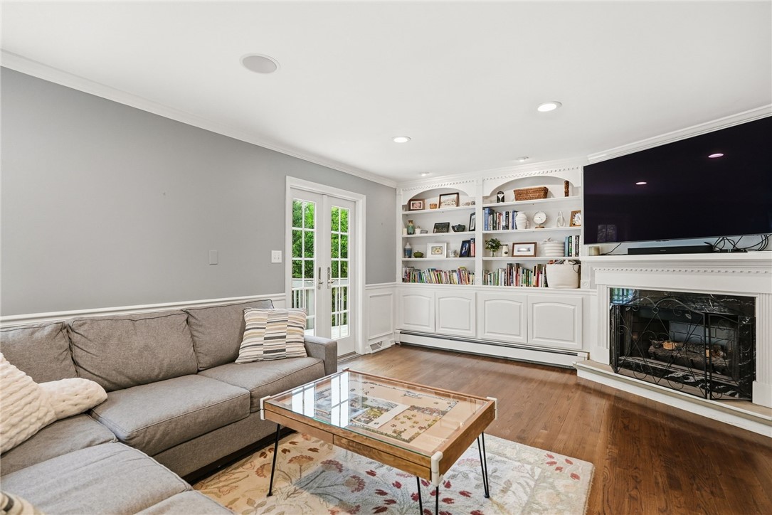 711 Woodland Dr