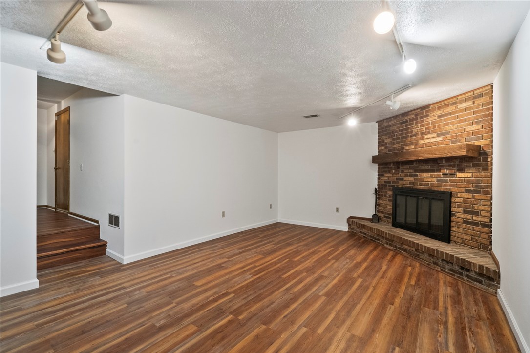 1004 River Oaks Dr