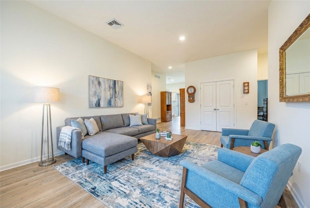 906 Valentina Ln 65
