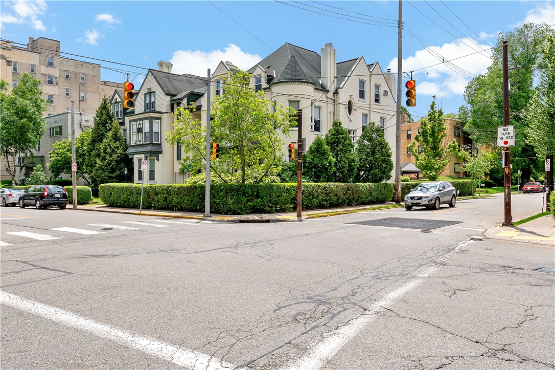 400 S Highland Ave 10