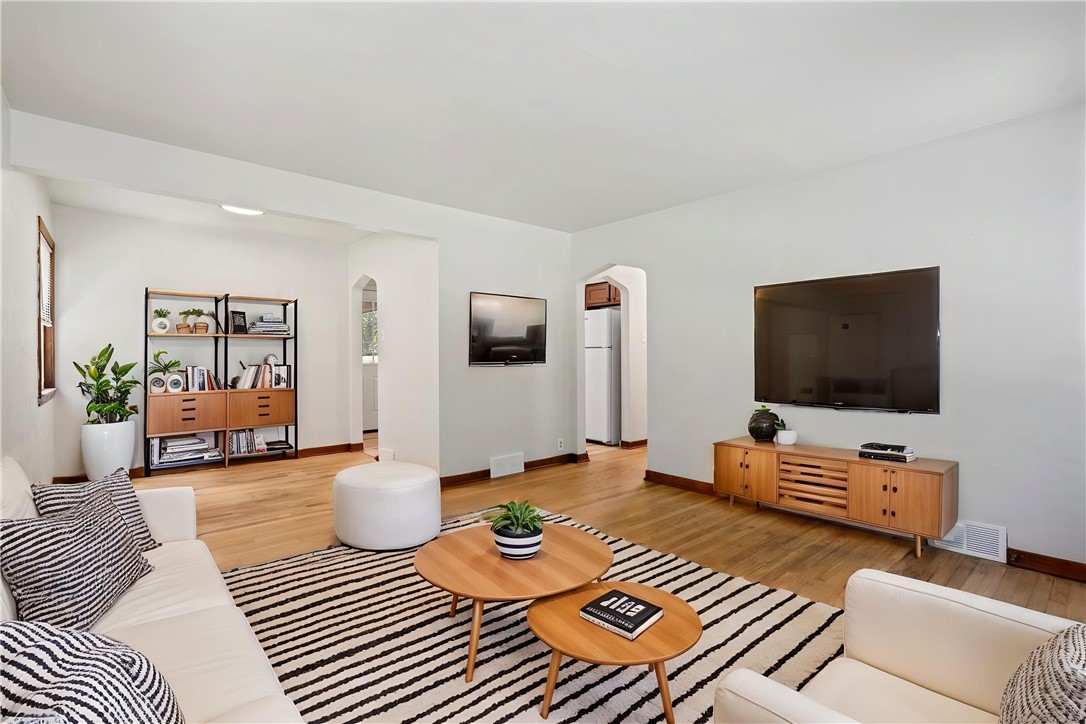 3377 W Prospect Ave