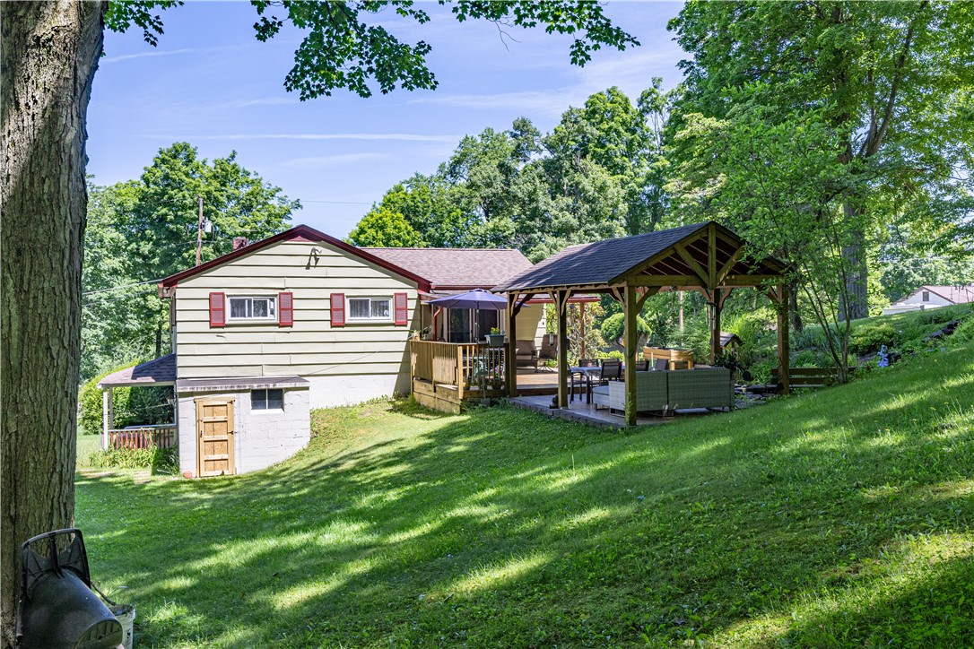 150 Maple Dr