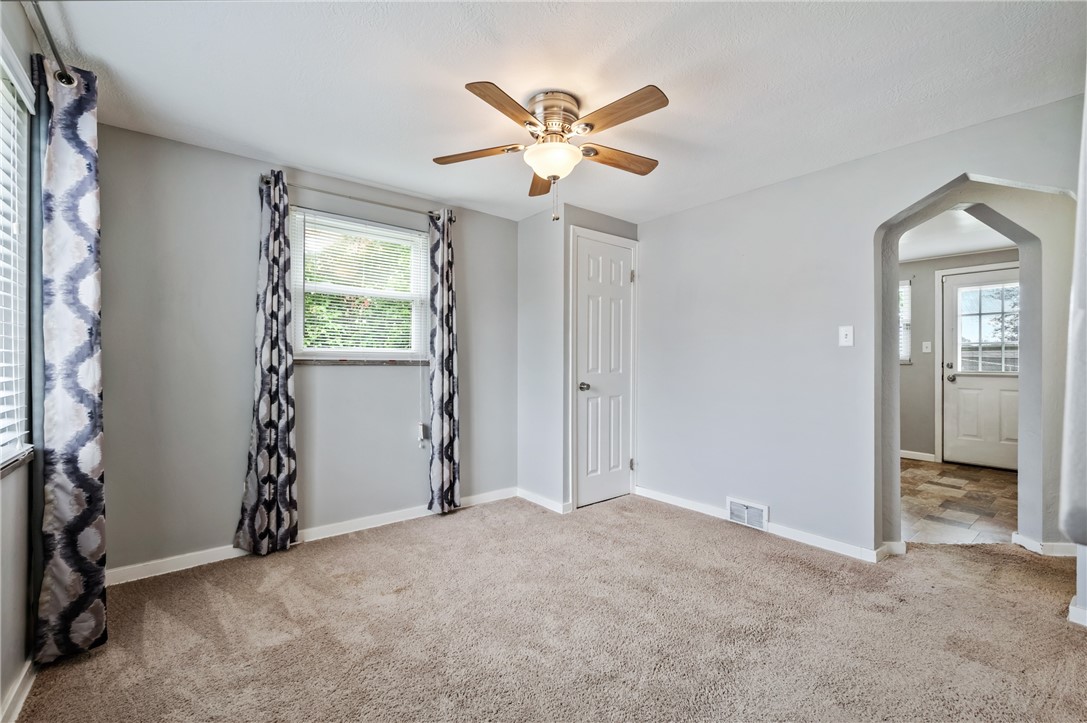 927 Edward Dr