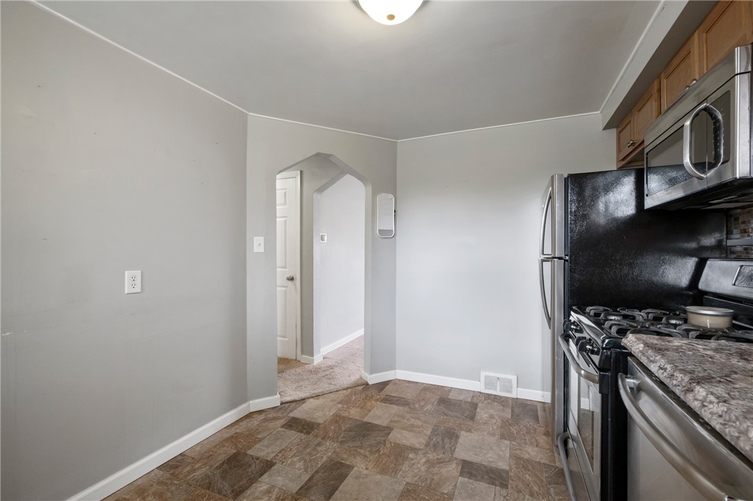 927 Edward Dr