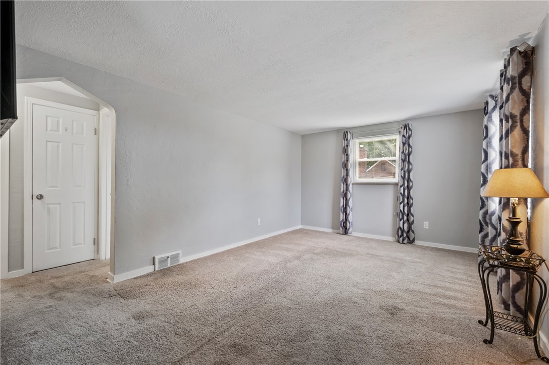 927 Edward Dr