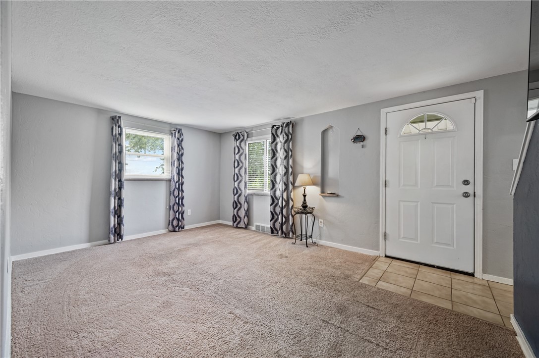 927 Edward Dr