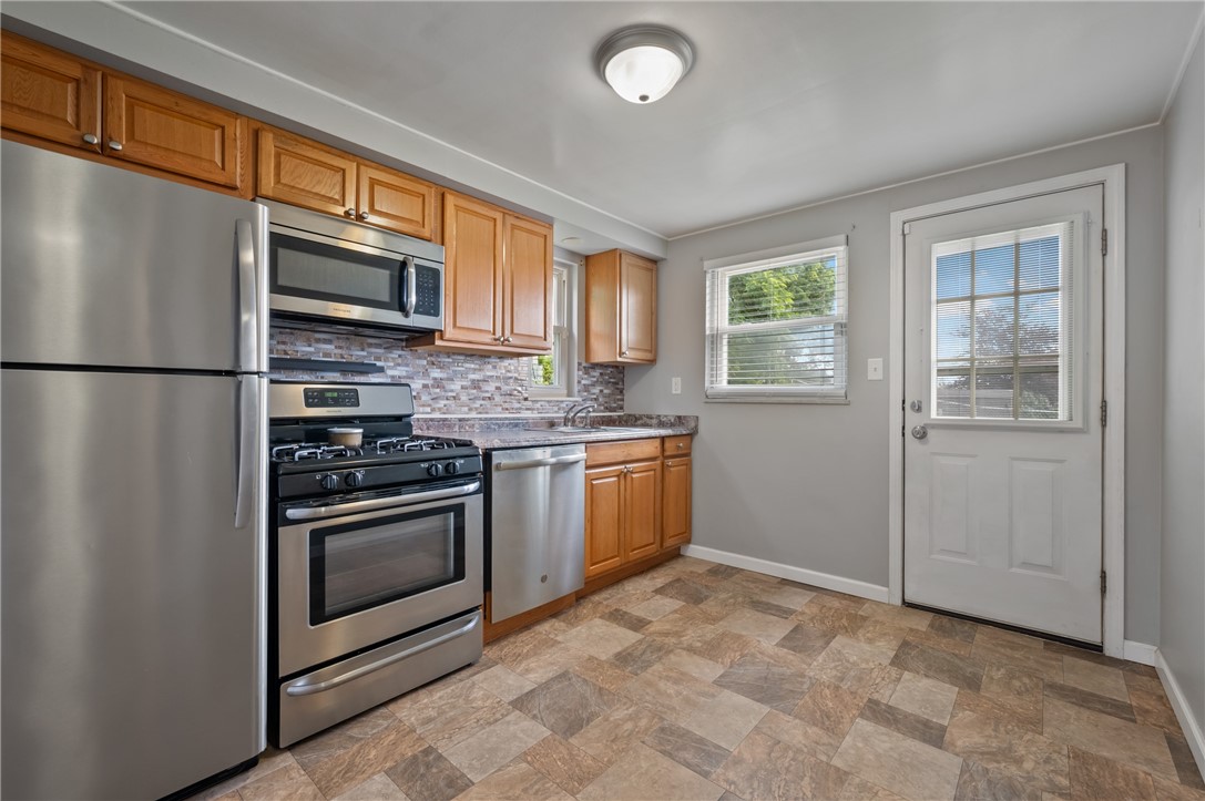 927 Edward Dr