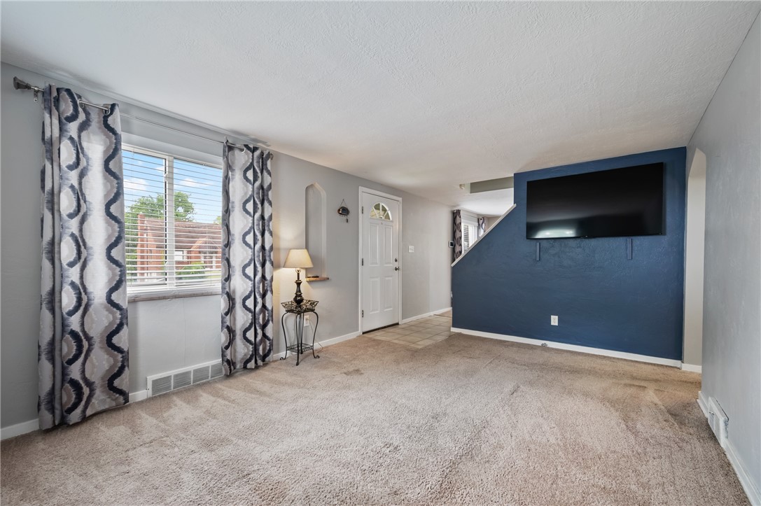 927 Edward Dr