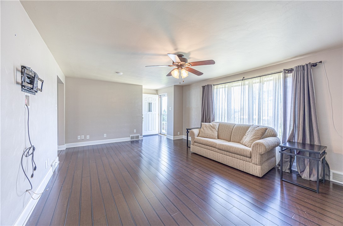 156 Mclaughlin Dr