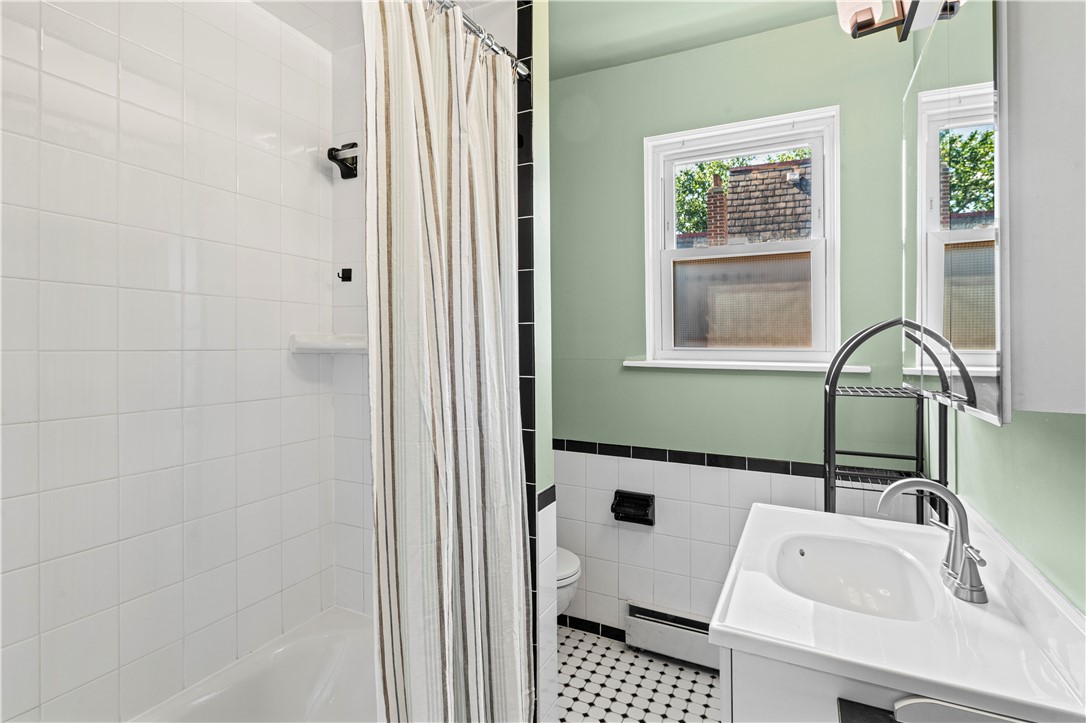 561 S Negley Ave 4