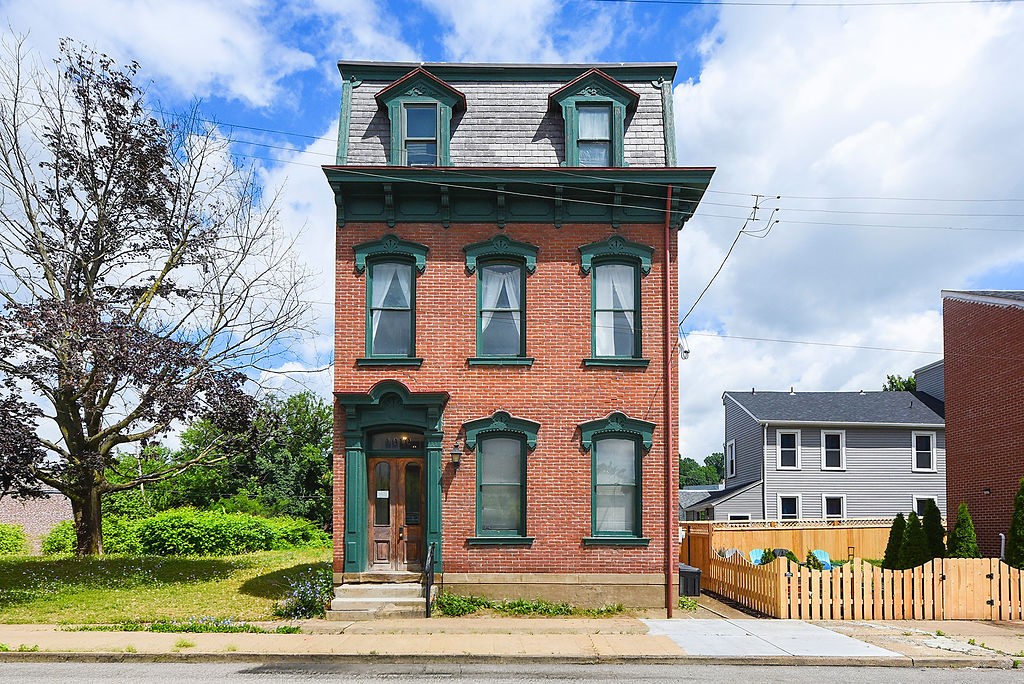 1010 Liverpool St