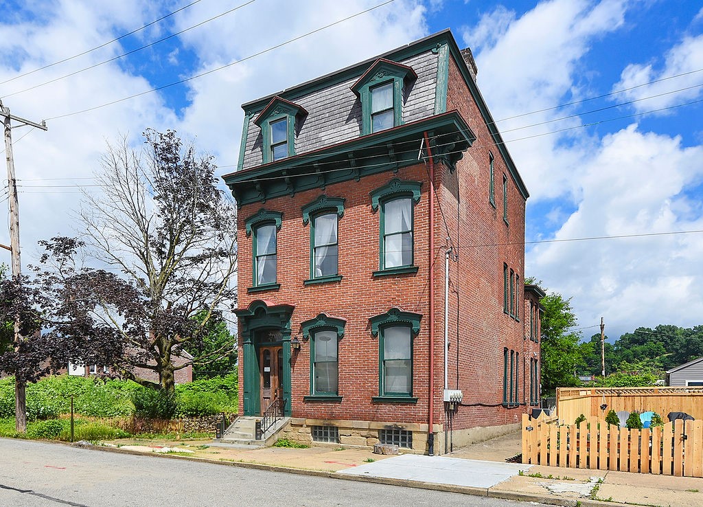 1010 Liverpool St