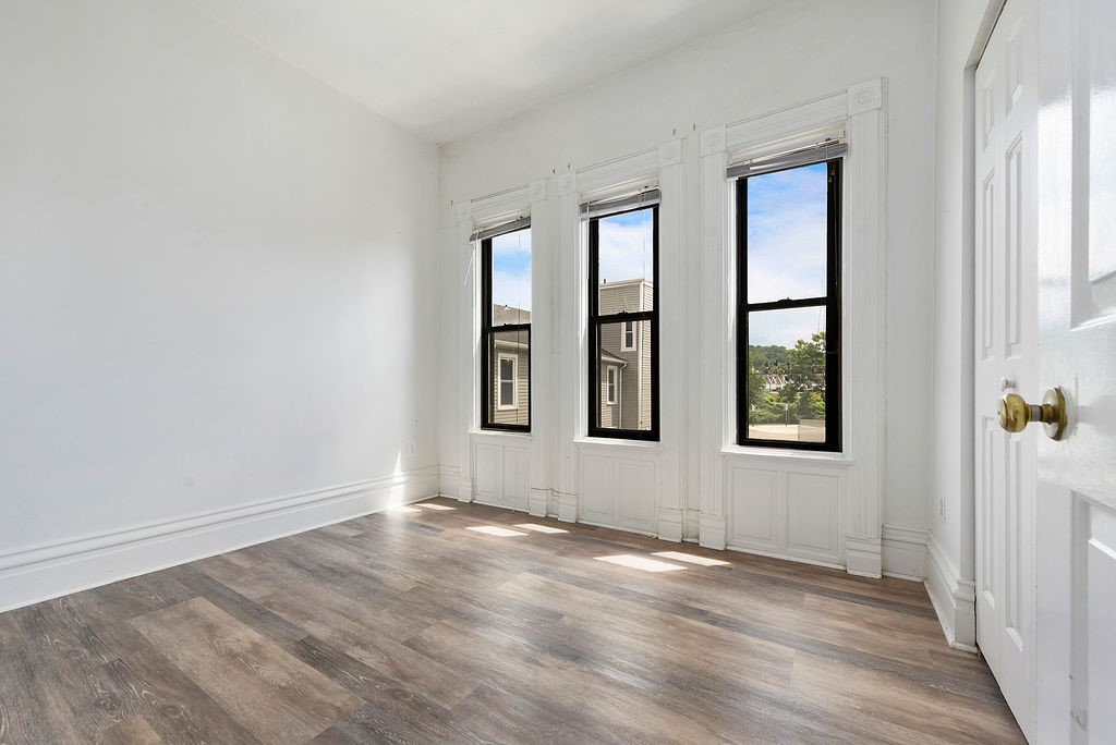 1010 Liverpool St