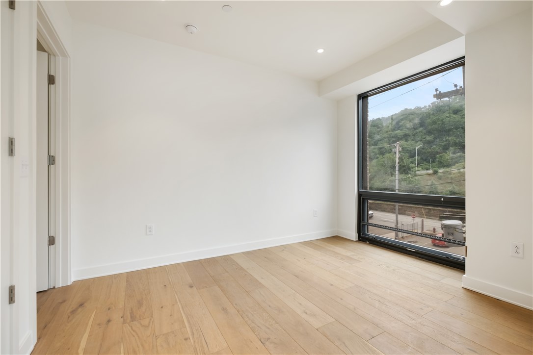 2330 Penn Ave 304