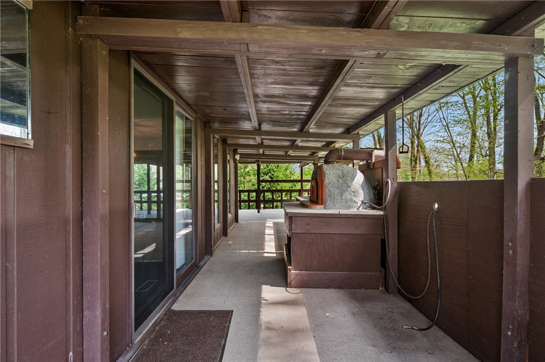 3132 Lake Road