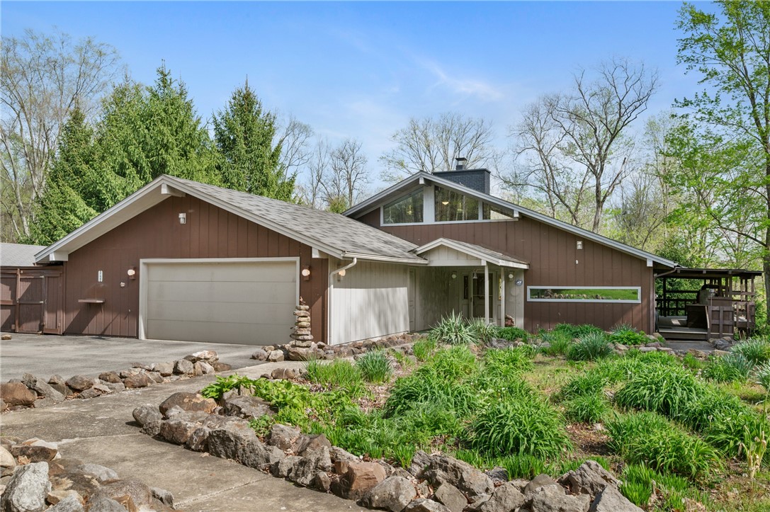 3132 Lake Road